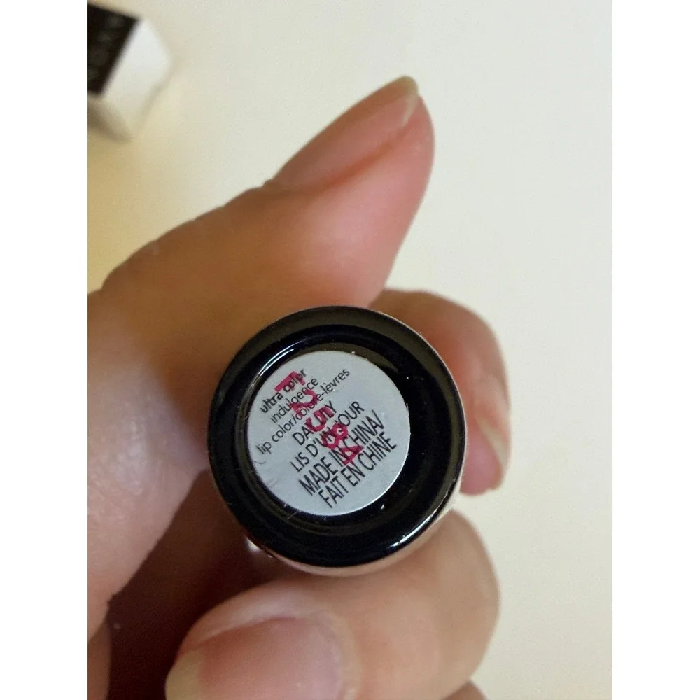 Avon Ultra Color Indulgence Lip Color Day‎ Lily Lipstick vintage New in Box